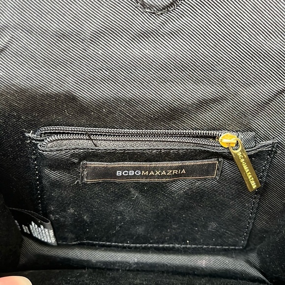 ♟️ Y2K Vintage Circa 2004 Wristlet with Gold Chain handle ✨ - Picture 7 of 15